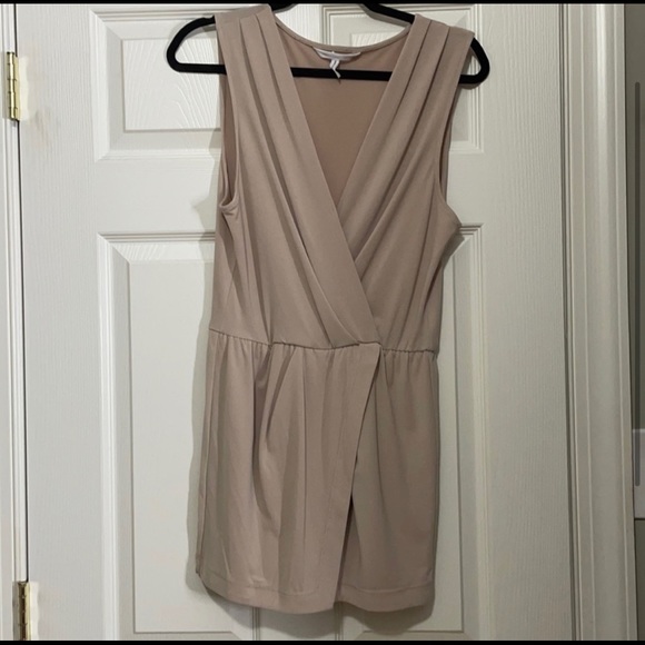 BCBG ROMPER - Picture 2 of 5